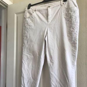 Chico’s crop white pant with lace 3.5